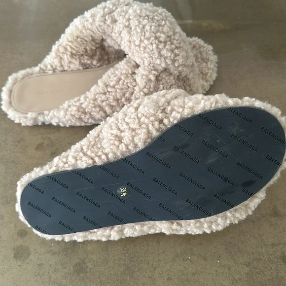 Never worn Balenciaga Drapy Sandal in Faux Fur - Picture 4 of 6